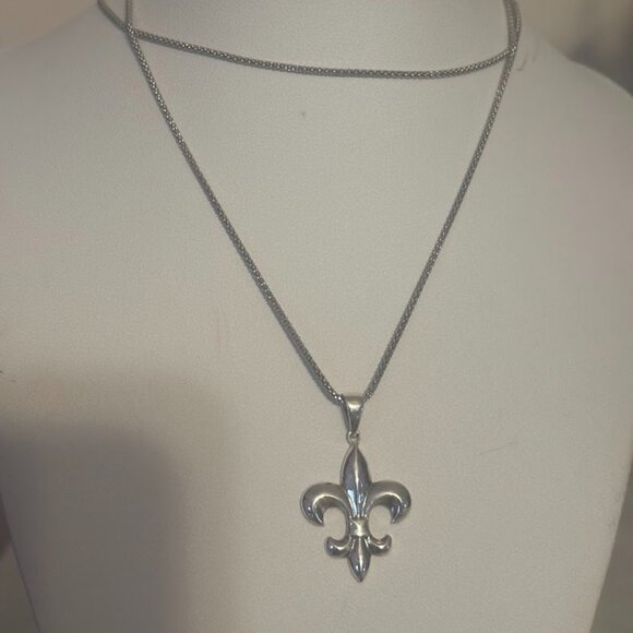 New Orleans Fleur-de-Lis Sterling Silver Necklace (22") and Earrings set! - Picture 12 of 16